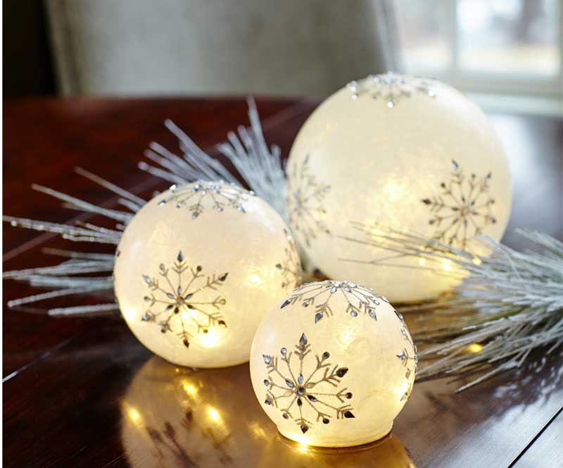 LED SNOWFLAKE GLOBES W/6 HR TIMER (SET OF 3) - Image 3